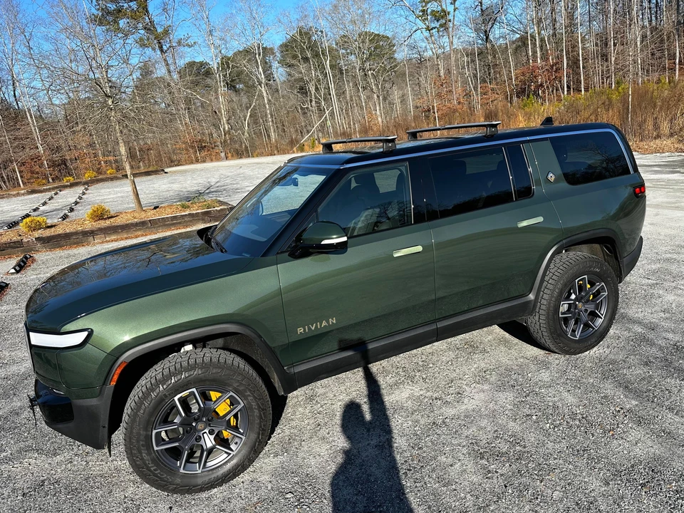 2023 Rivian R1S - Image 8 of 31