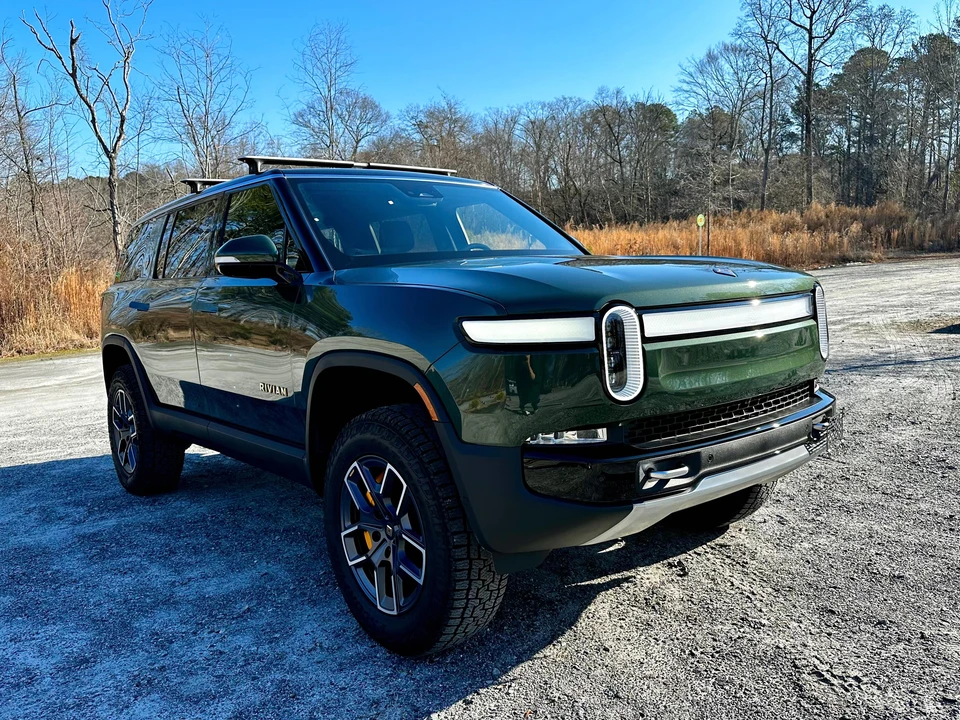 2023 Rivian R1S - Image 19 of 31