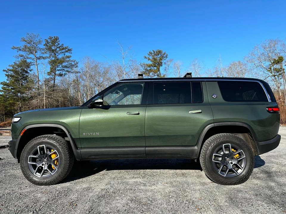 2023 Rivian R1S - Image 11 of 31