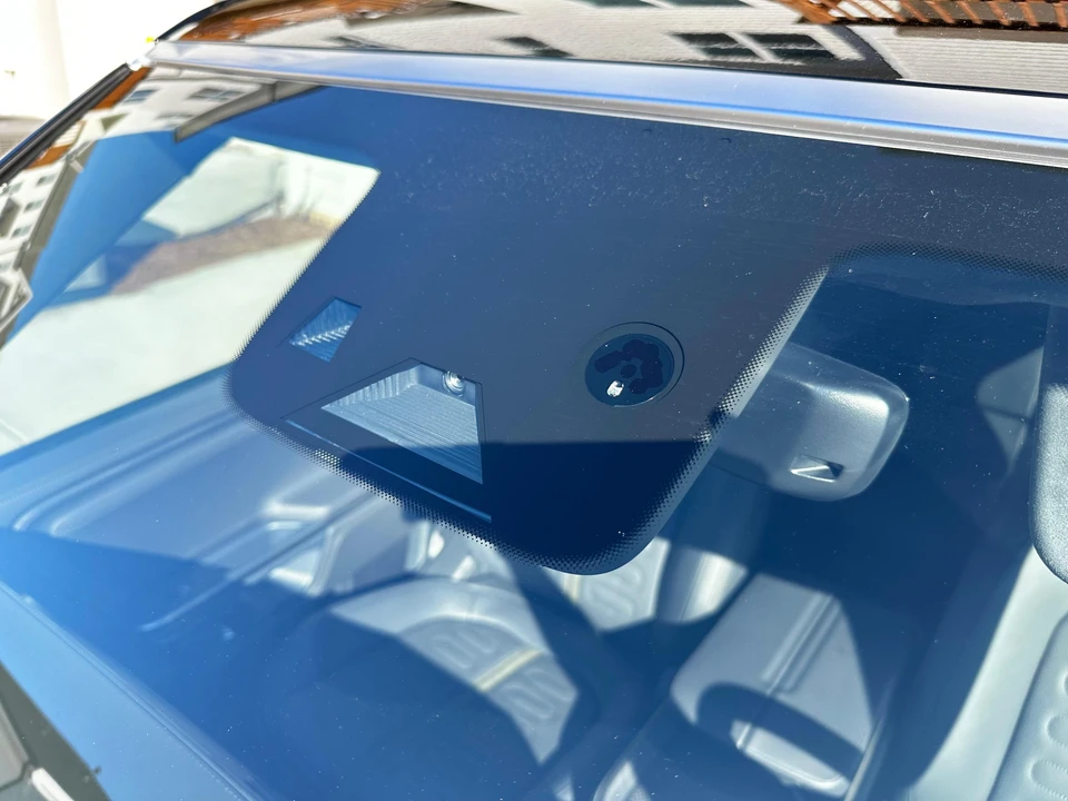2023 Rivian R1S - Image 31 of 31