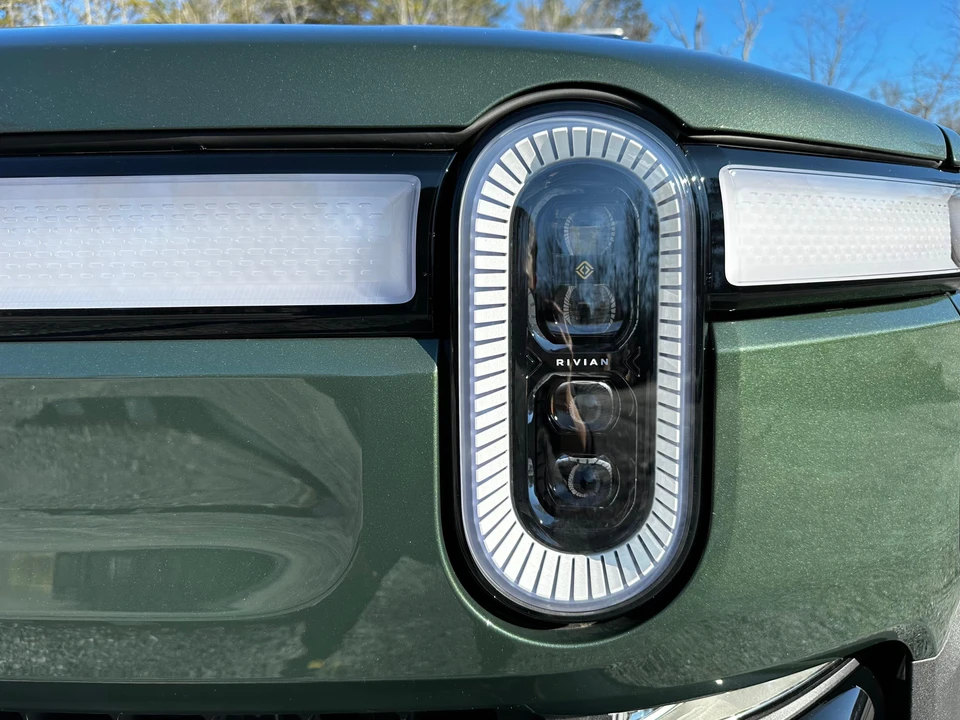 2023 Rivian R1S - Image 24 of 31