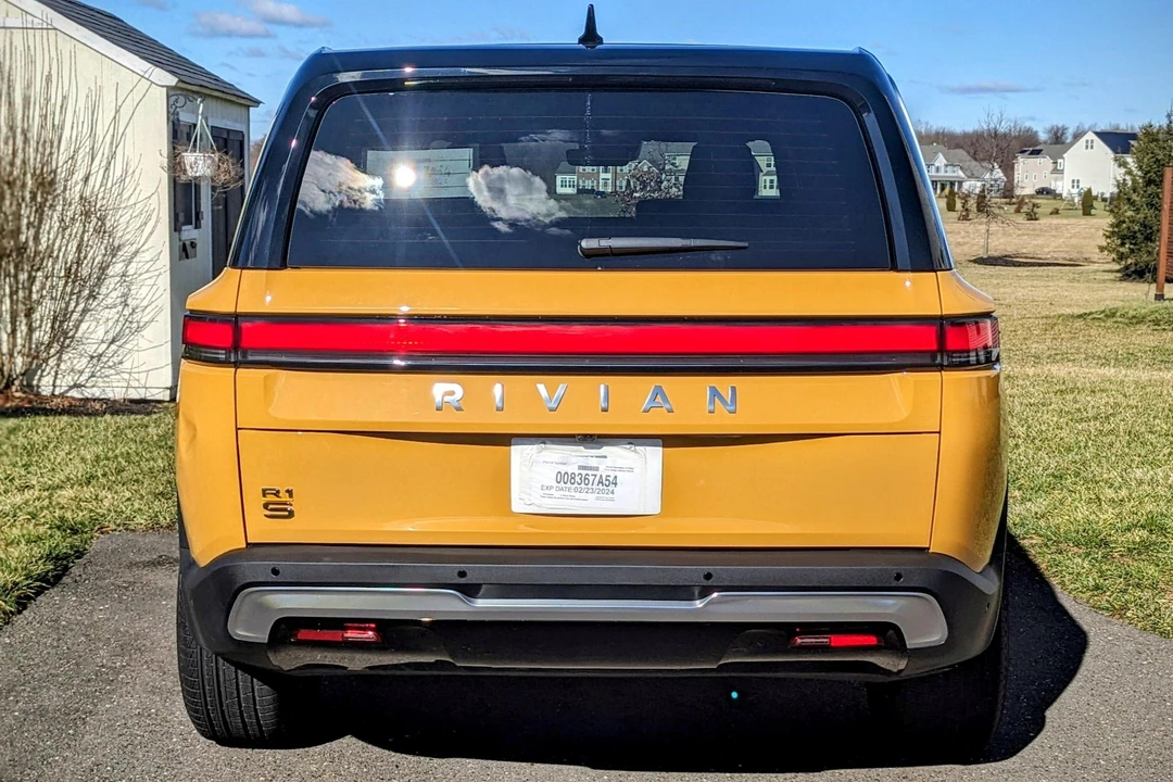 2023 Rivian R1S - Image 5 of 31
