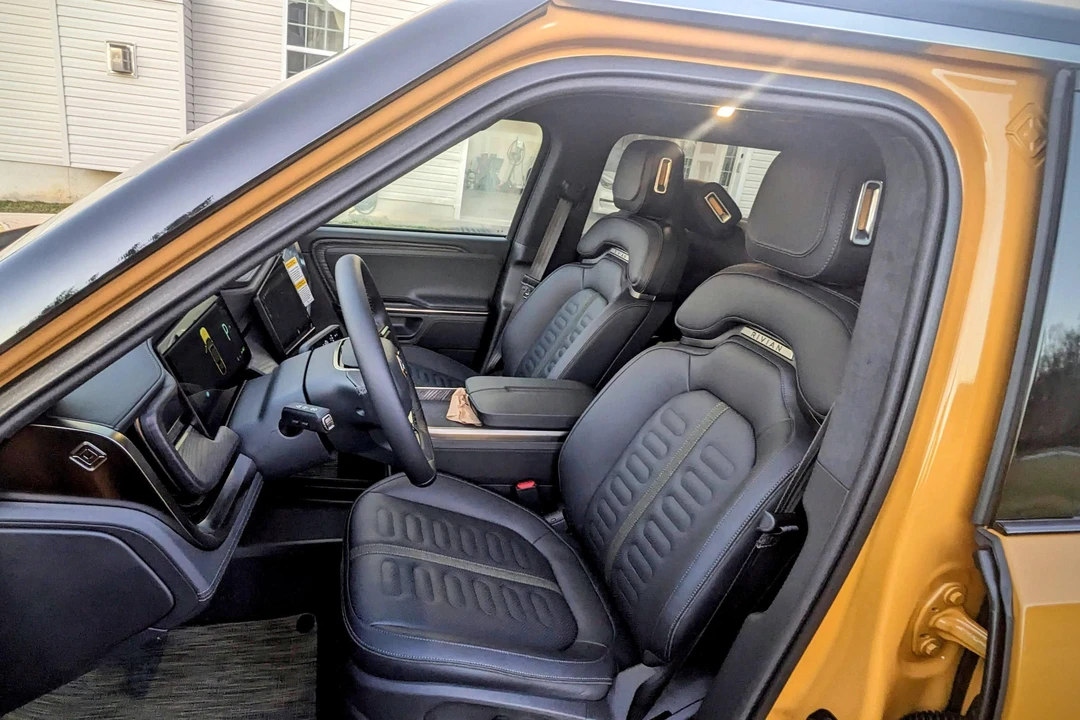 2023 Rivian R1S - Image 20 of 31