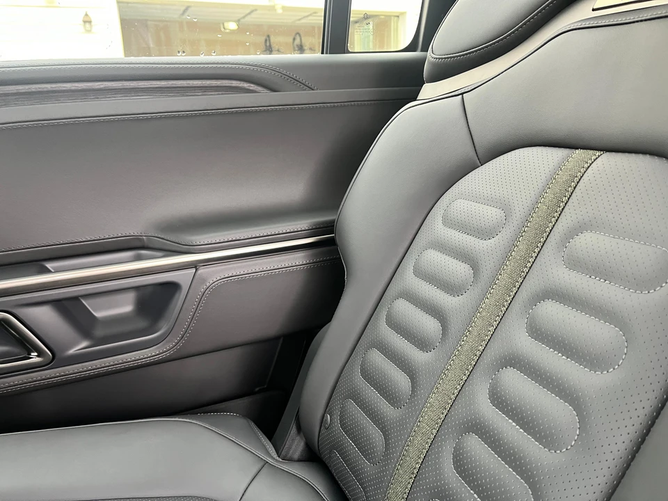 2023 Rivian R1S - Image 31 of 31