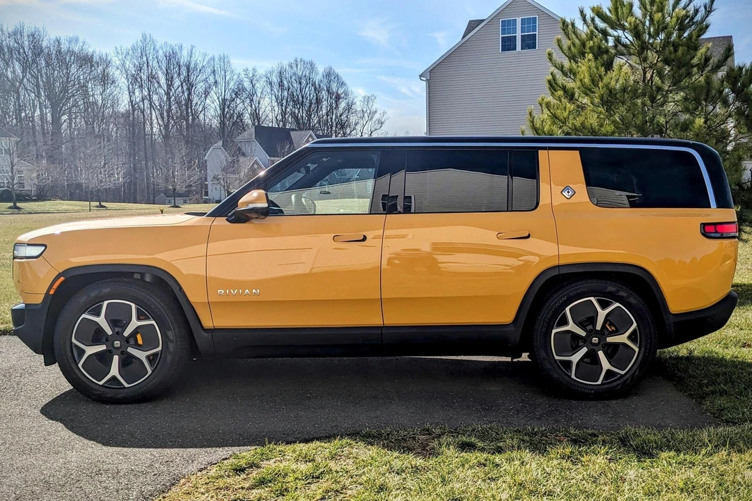 2023 Rivian R1S - Image 3 of 31