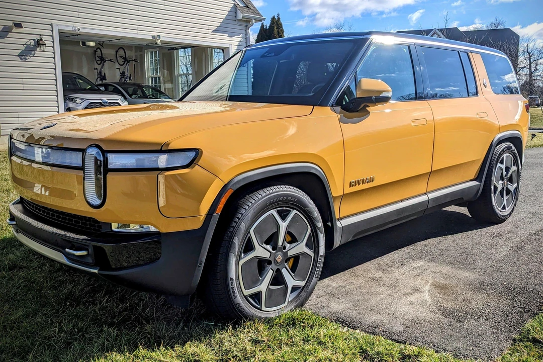 2023 Rivian R1S - Image 7 of 31