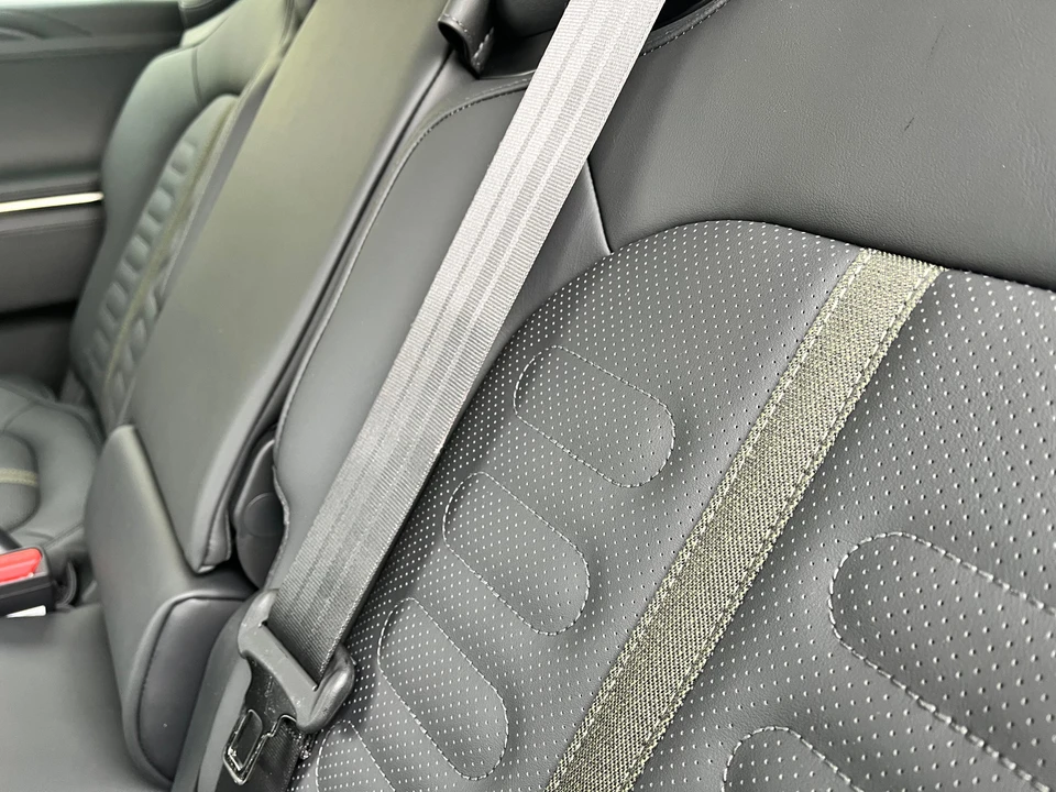 2023 Rivian R1S - Image 29 of 31