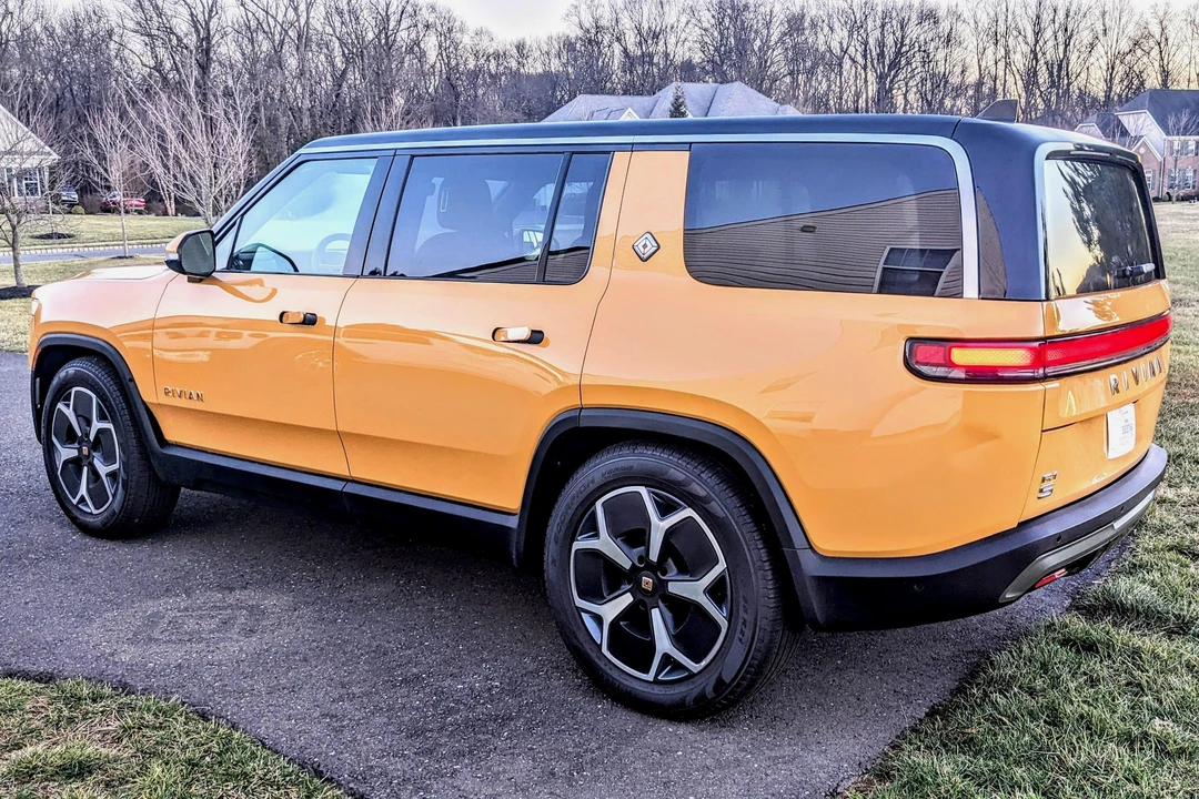 2023 Rivian R1S - Image 4 of 31
