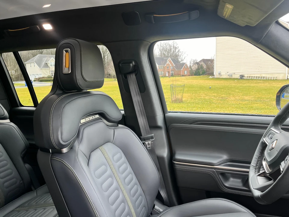 2023 Rivian R1S - Image 24 of 31