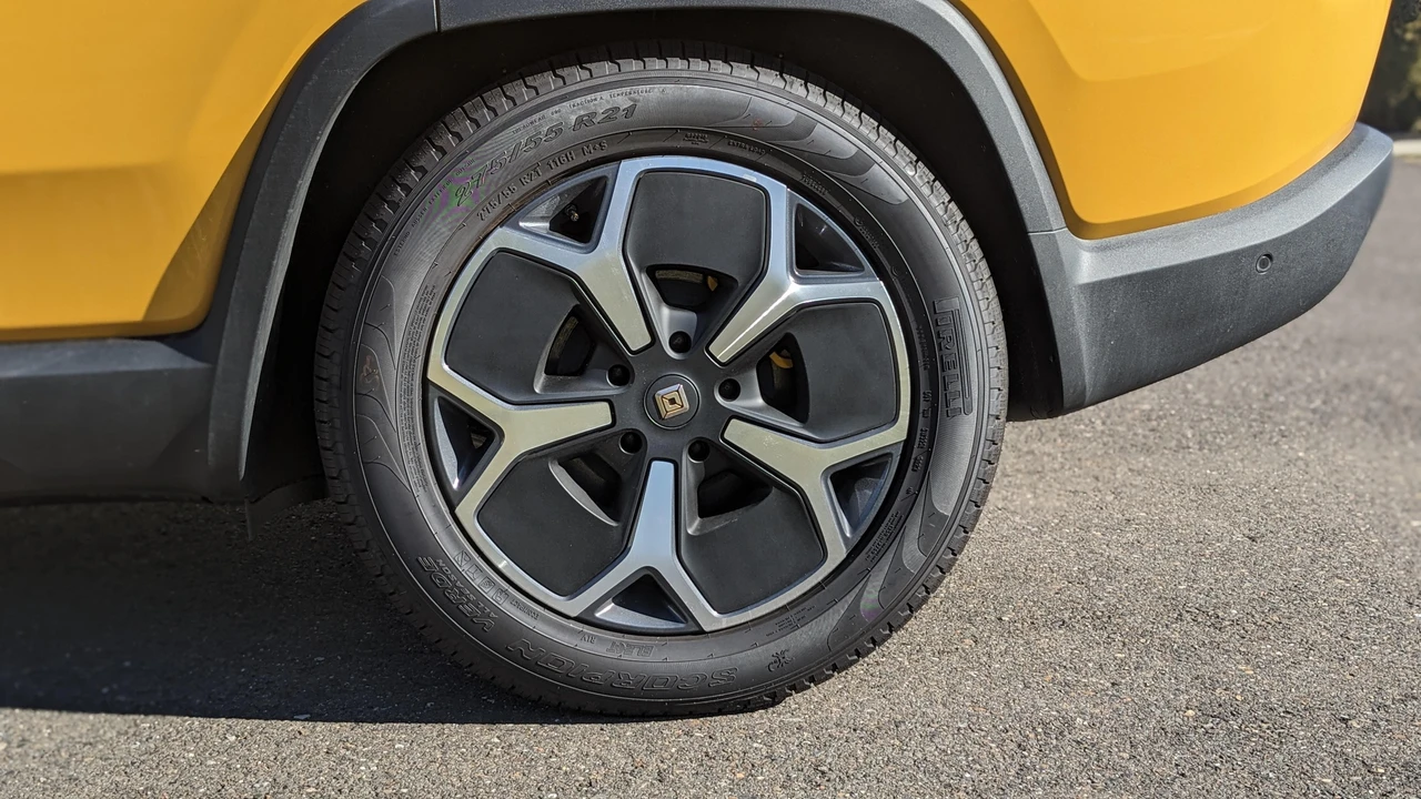 2023 Rivian R1S - Image 16 of 31