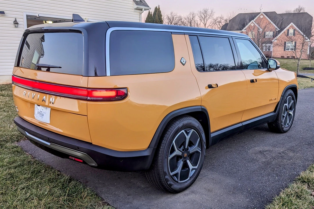 2023 Rivian R1S - Image 11 of 31