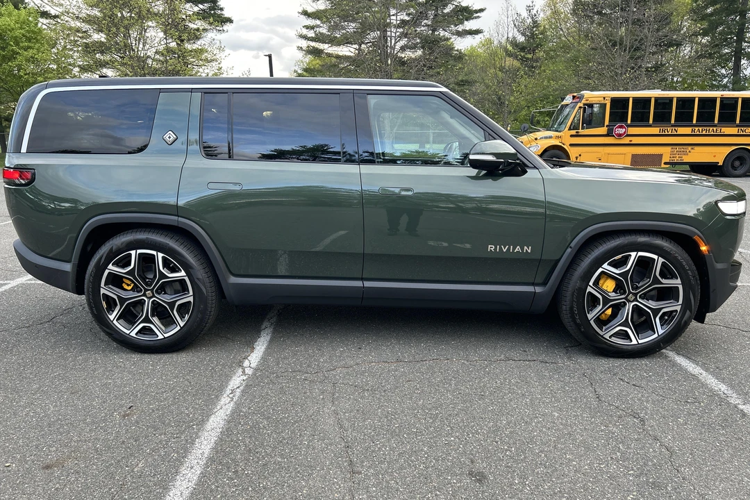 2023 Rivian R1S - Image 3 of 31