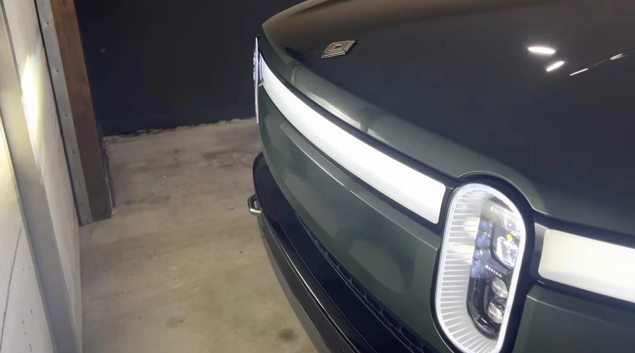 2023 Rivian R1S - Image 20 of 31