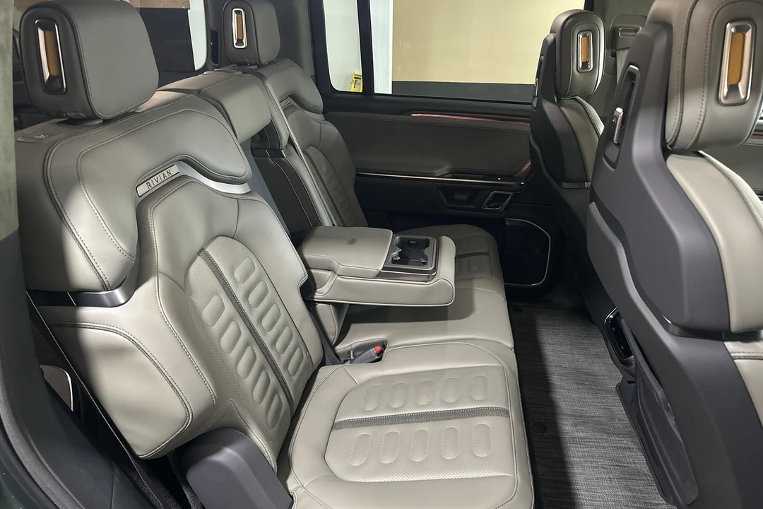 2023 Rivian R1S - Image 30 of 31