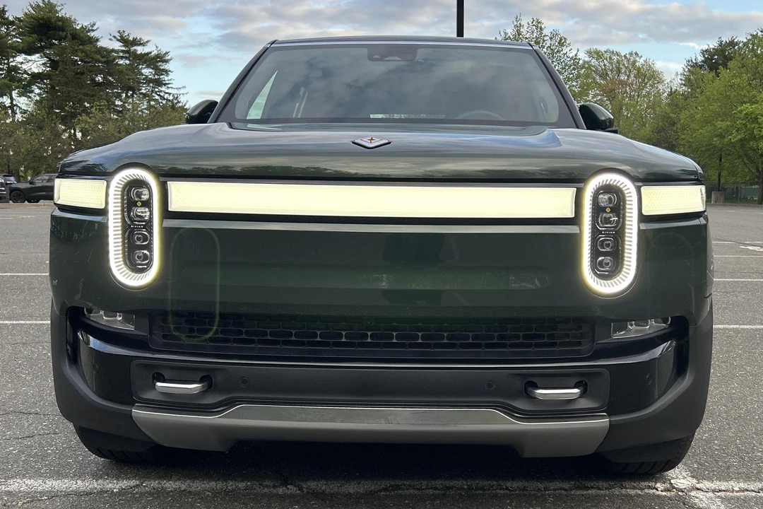 2023 Rivian R1S - Image 2 of 31