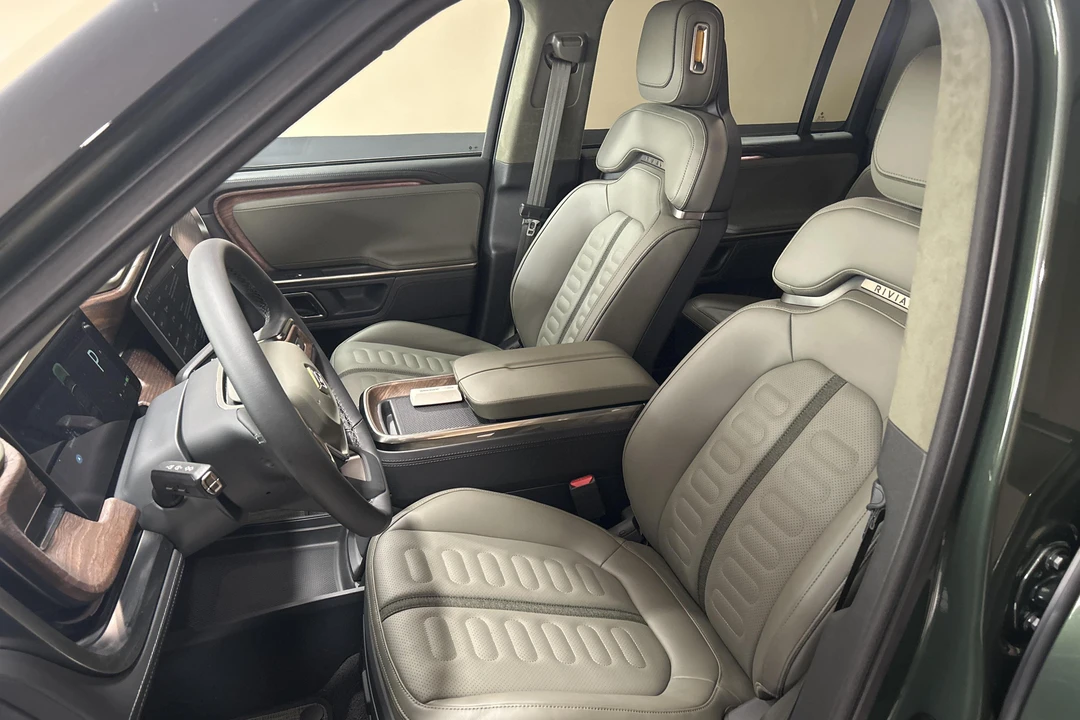2023 Rivian R1S - Image 29 of 31