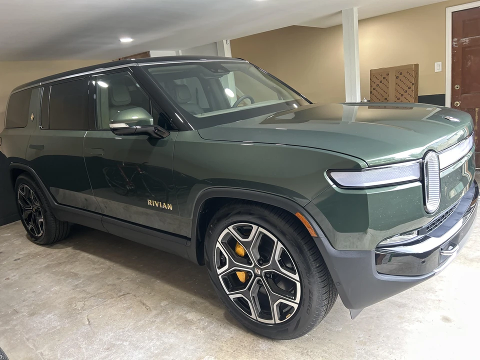 2023 Rivian R1S - Image 16 of 31