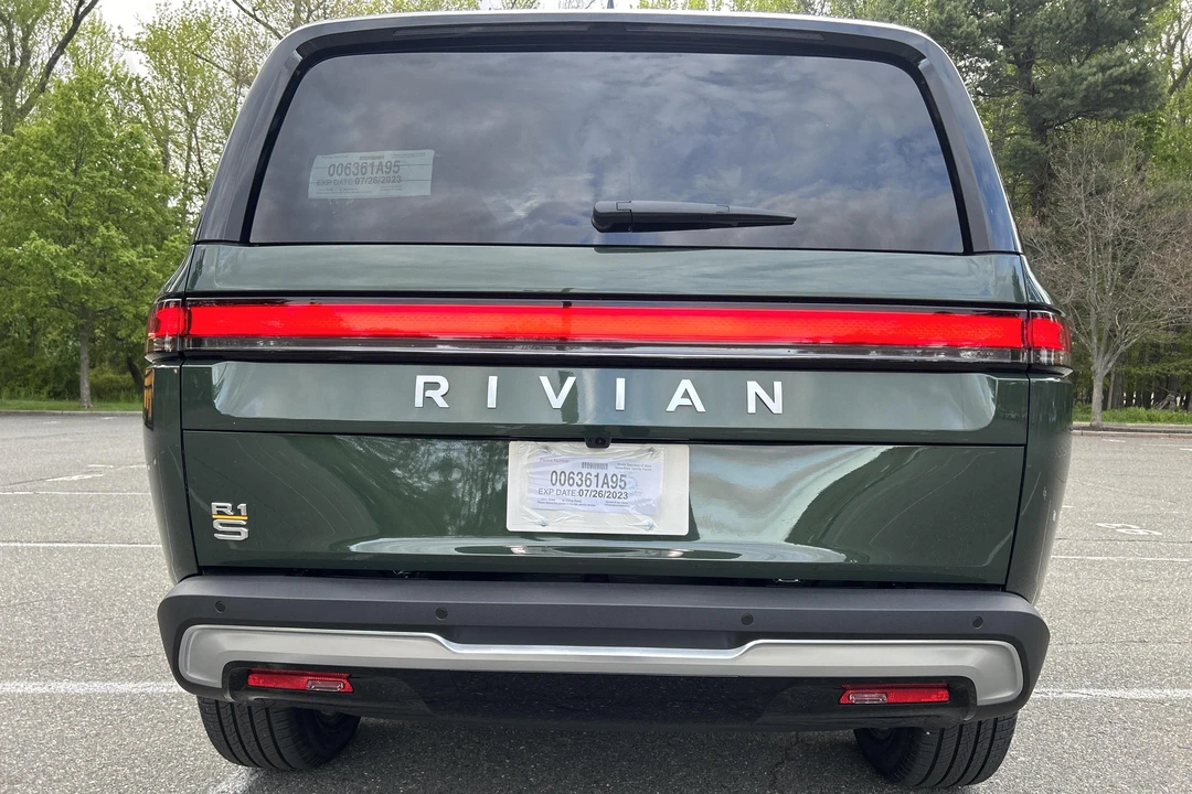 2023 Rivian R1S - Image 5 of 31