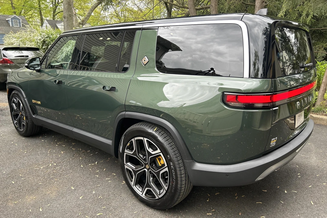 2023 Rivian R1S - Image 4 of 31
