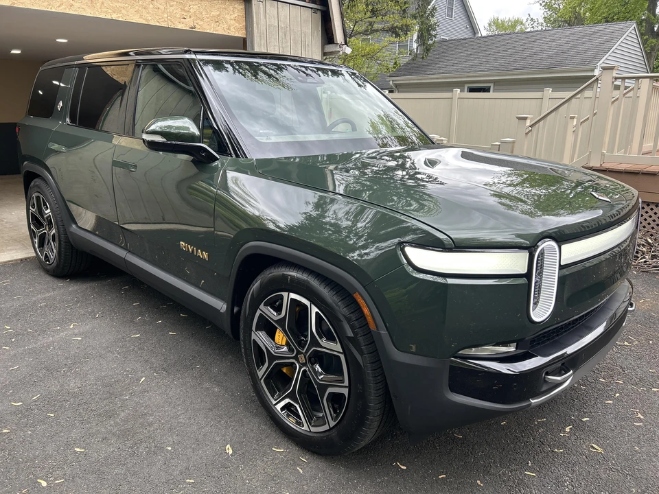 2023 Rivian R1S - Image 17 of 31