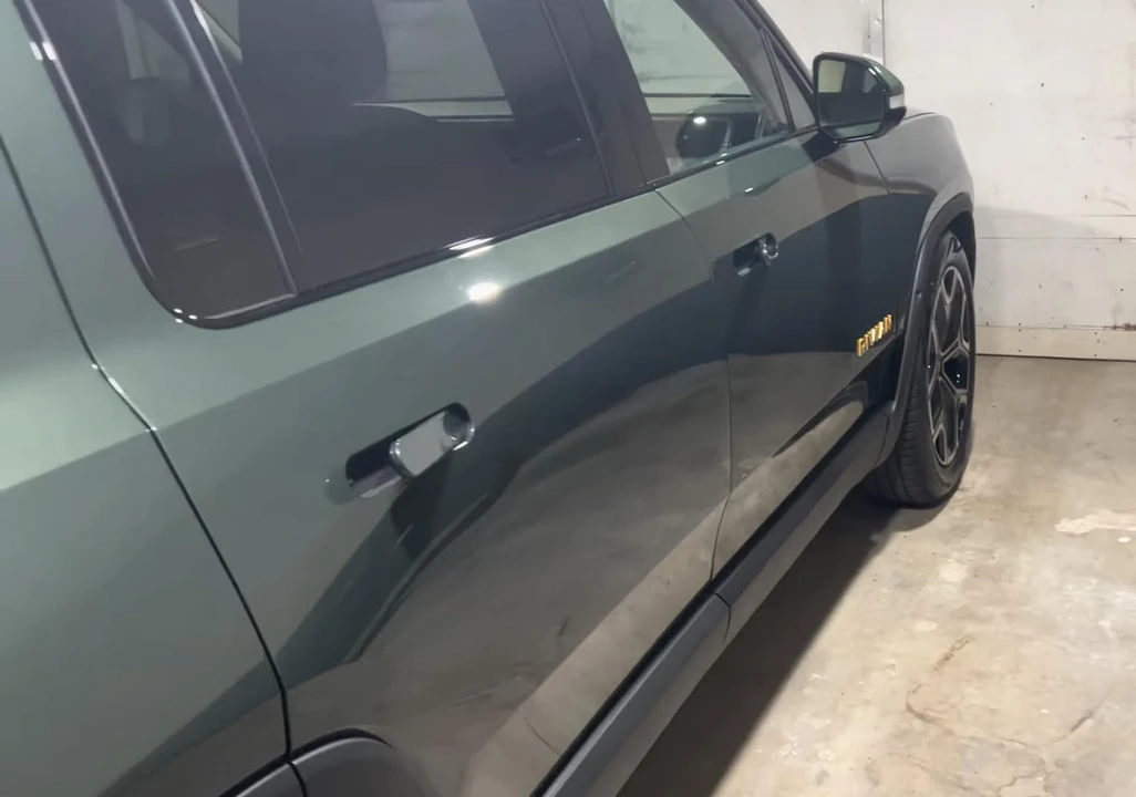 2023 Rivian R1S - Image 23 of 31