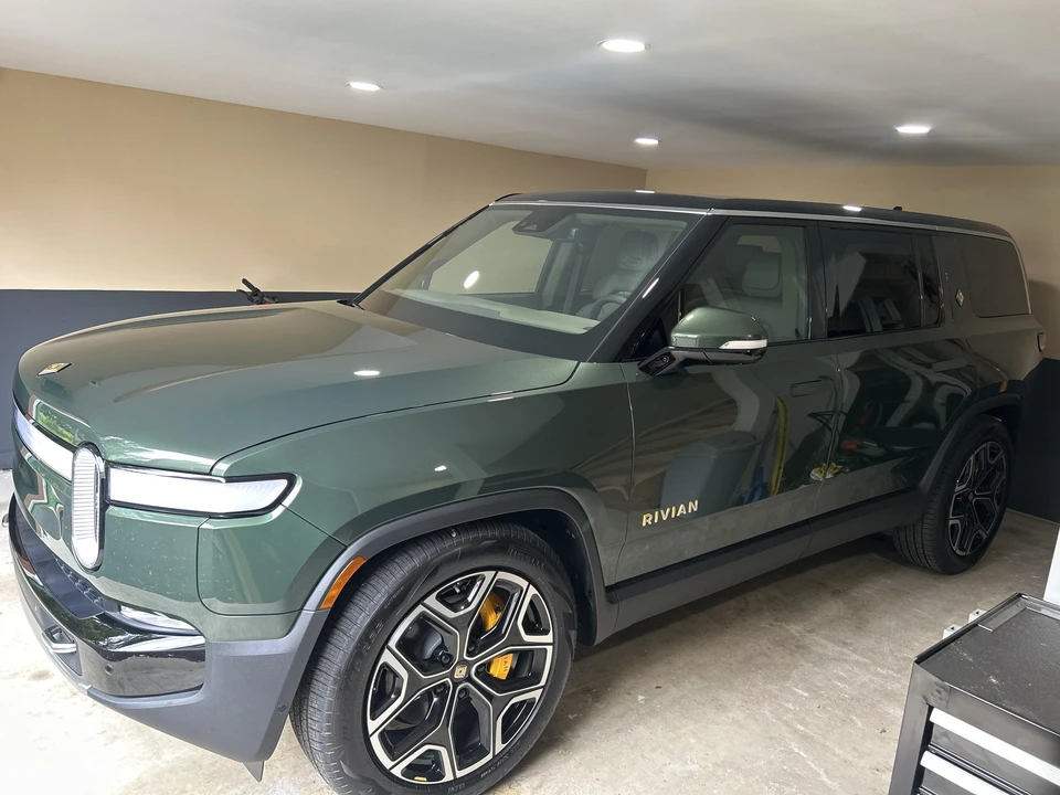 2023 Rivian R1S - Image 7 of 31