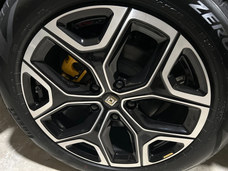 2023 Rivian R1S - Image 27 of 31