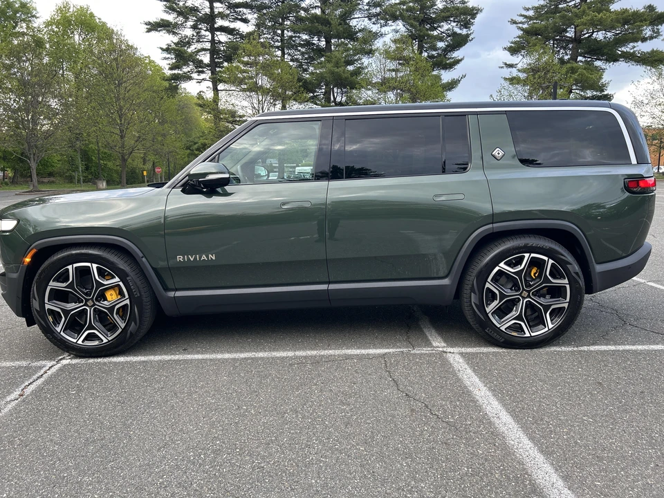2023 Rivian R1S - Image 9 of 31