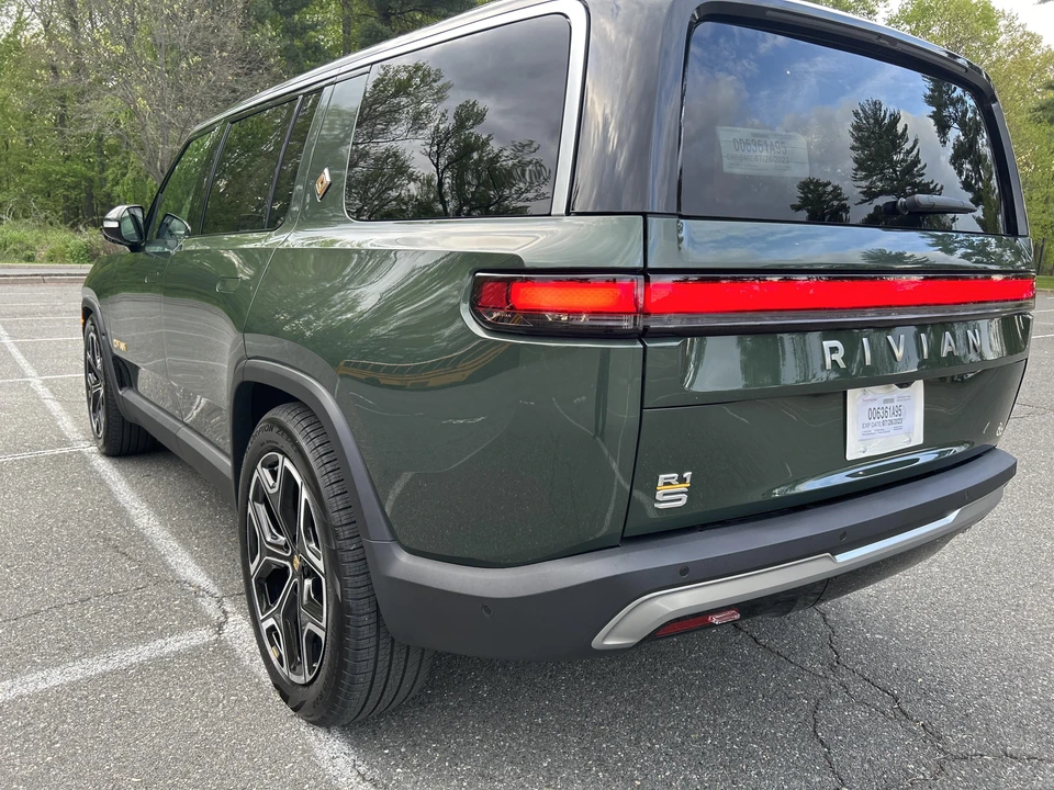 2023 Rivian R1S - Image 10 of 31