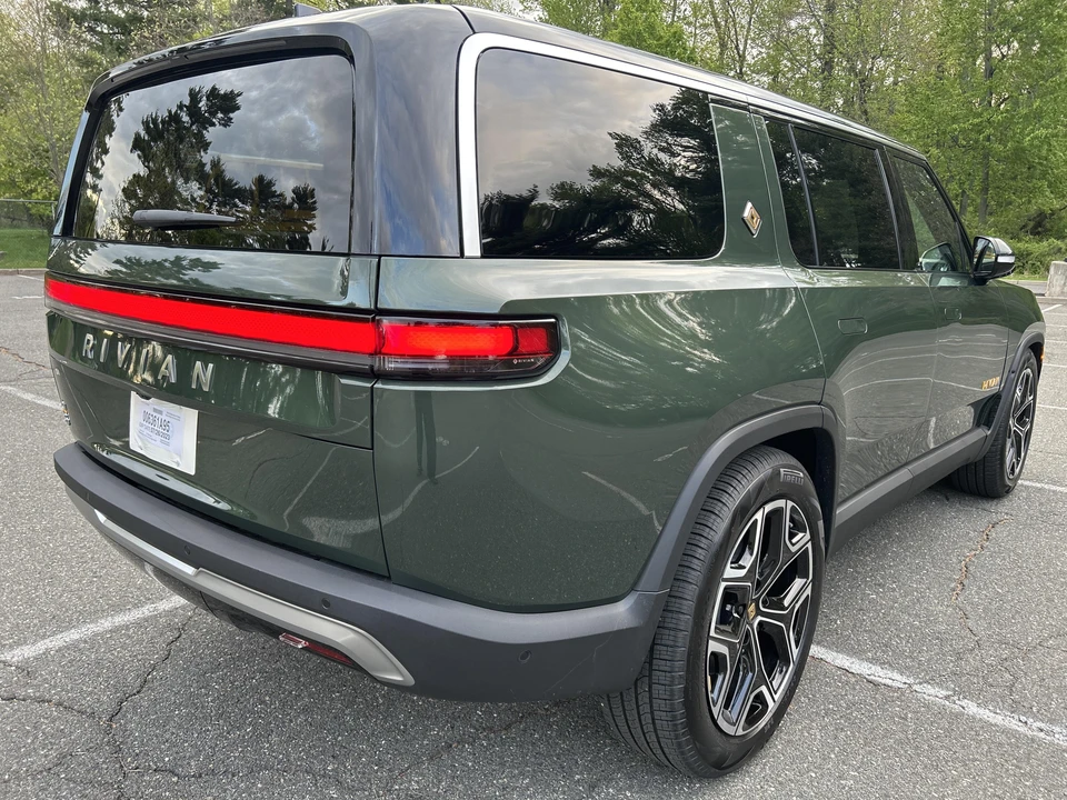 2023 Rivian R1S - Image 13 of 31