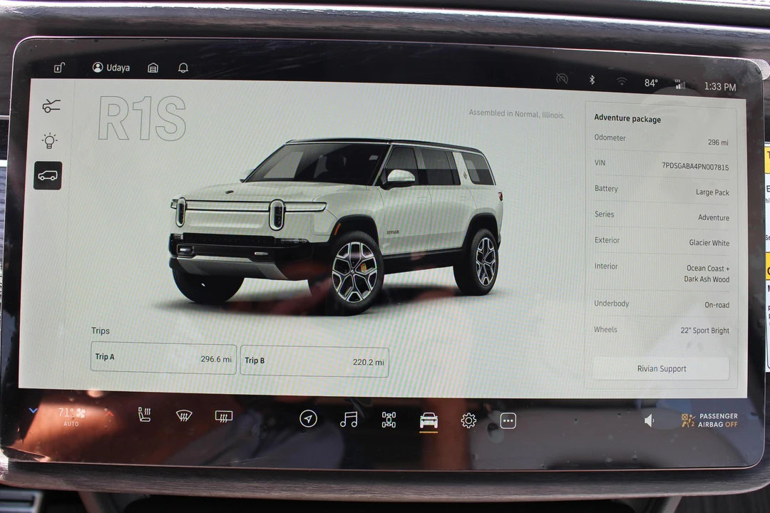 2023 Rivian R1S - Image 9 of 9