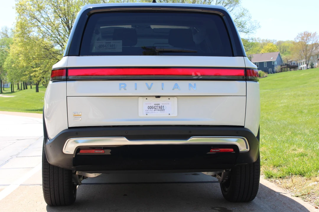 2023 Rivian R1S - Image 5 of 9