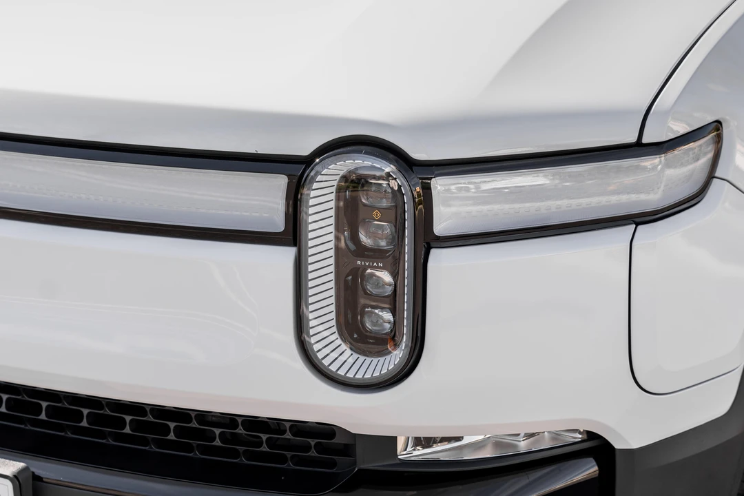 2023 Rivian R1S - Image 18 of 31