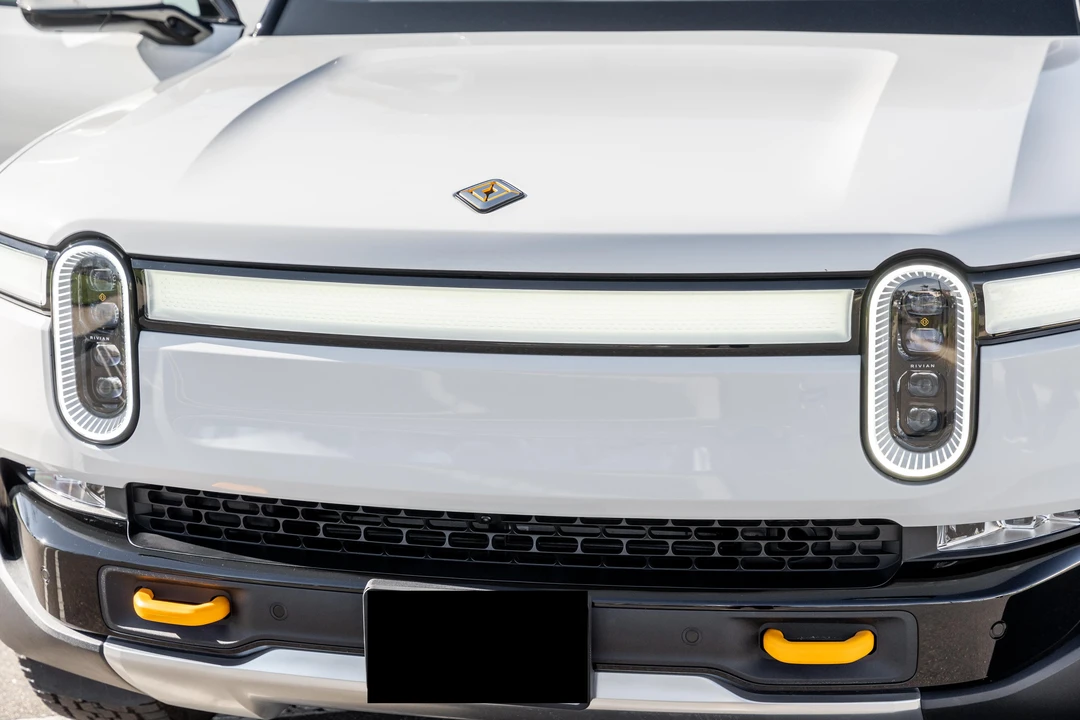 2023 Rivian R1S - Image 16 of 31