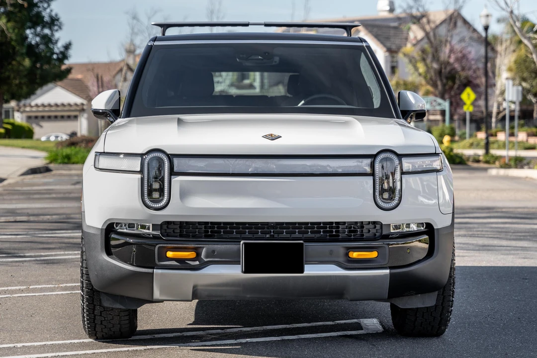 2023 Rivian R1S - Image 2 of 31