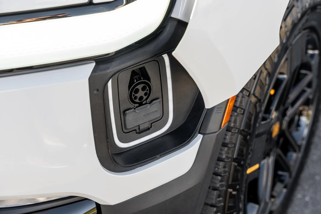 2023 Rivian R1S - Image 19 of 31
