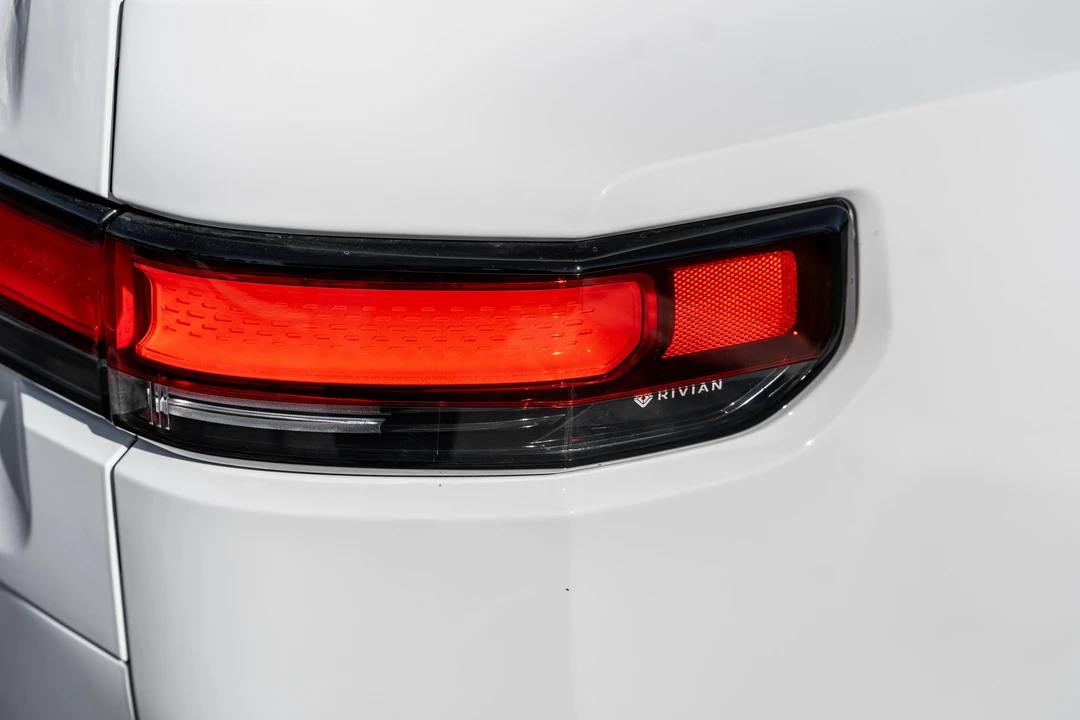 2023 Rivian R1S - Image 26 of 31