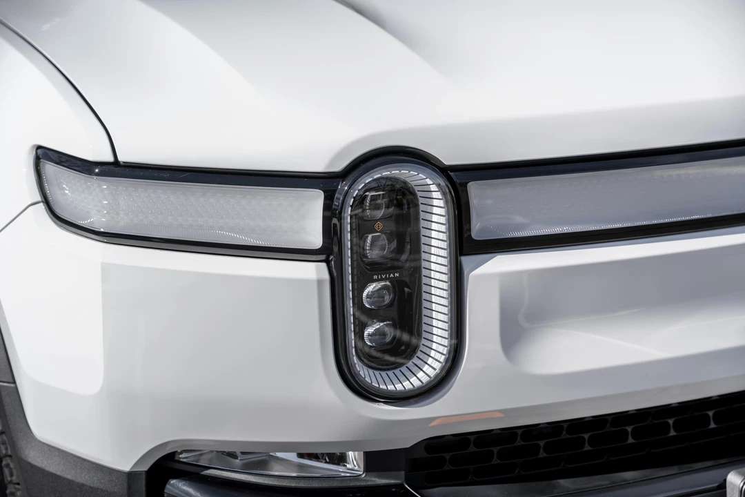2023 Rivian R1S - Image 14 of 31