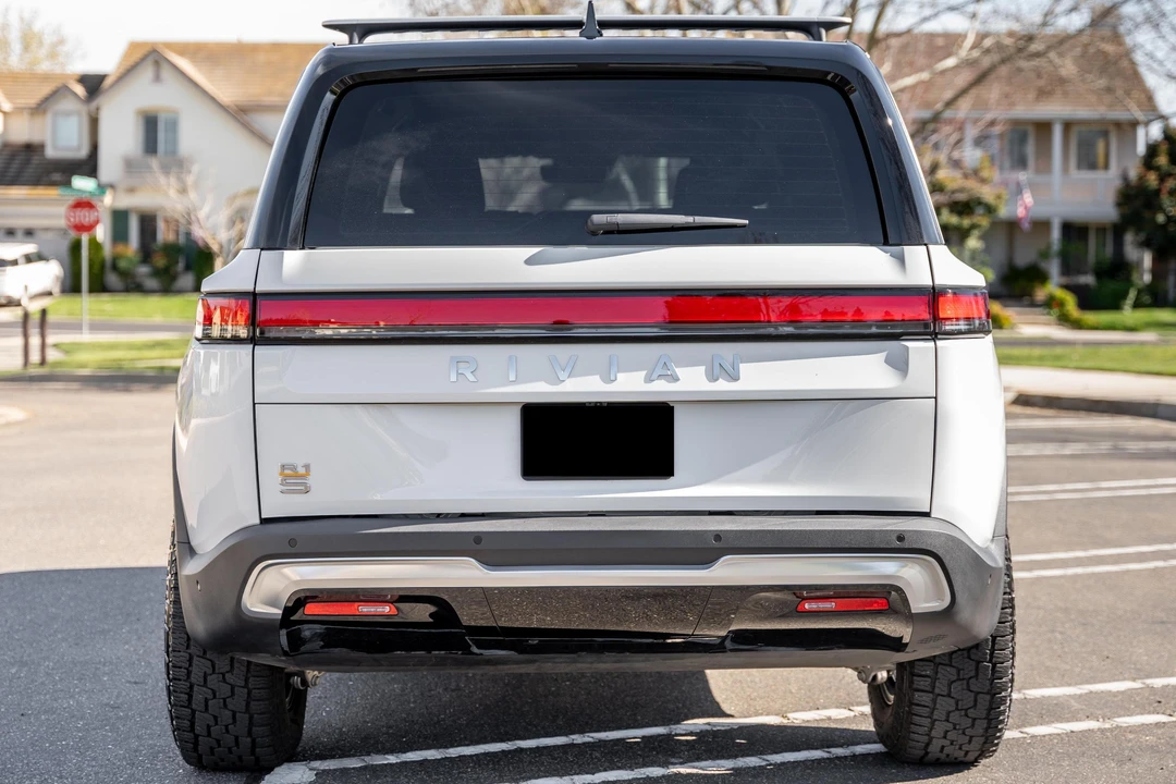 2023 Rivian R1S - Image 5 of 31