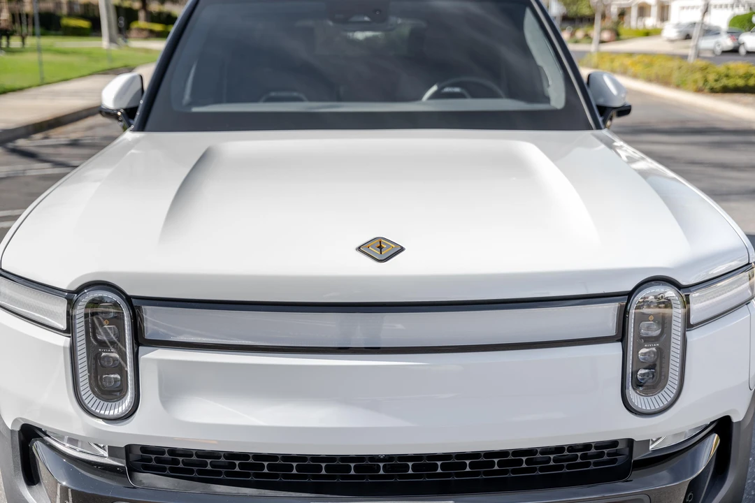 2023 Rivian R1S - Image 15 of 31