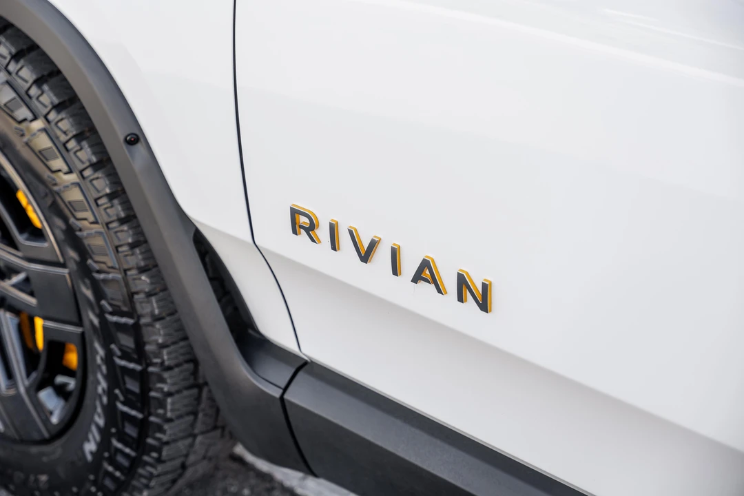 2023 Rivian R1S - Image 21 of 31