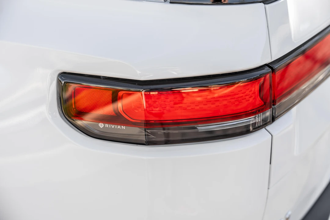 2023 Rivian R1S - Image 23 of 31