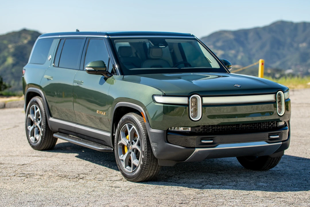 2023 Rivian R1S - Image 8 of 31