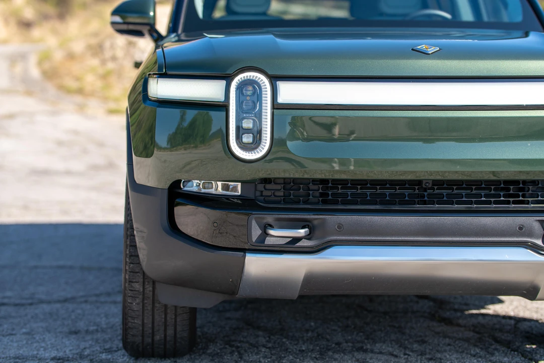 2023 Rivian R1S - Image 10 of 31