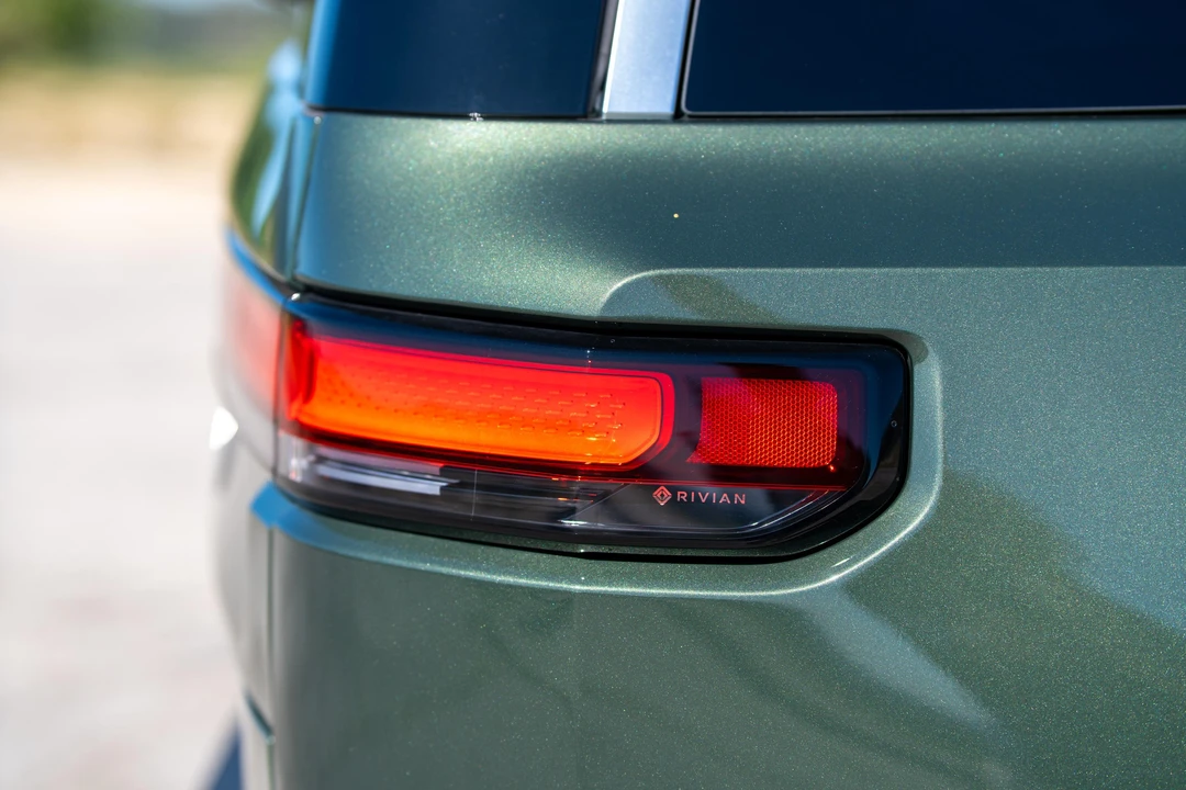 2023 Rivian R1S - Image 30 of 31