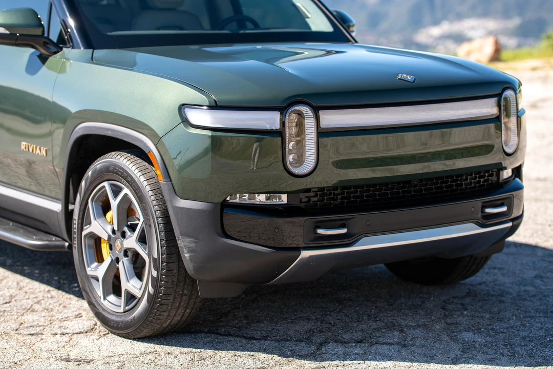 2023 Rivian R1S - Image 9 of 31
