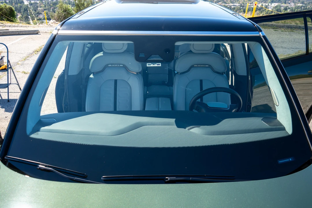 2023 Rivian R1S - Image 11 of 31