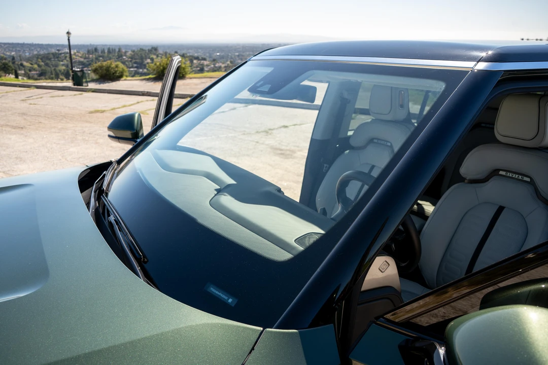 2023 Rivian R1S - Image 16 of 31