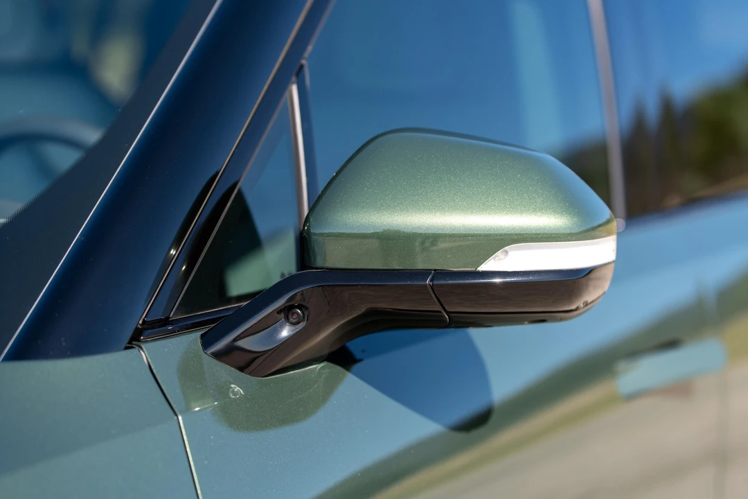 2023 Rivian R1S - Image 17 of 31