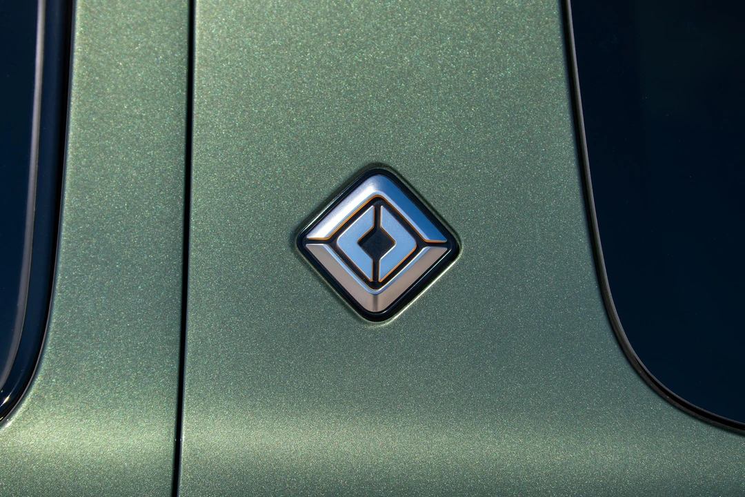 2023 Rivian R1S - Image 24 of 31
